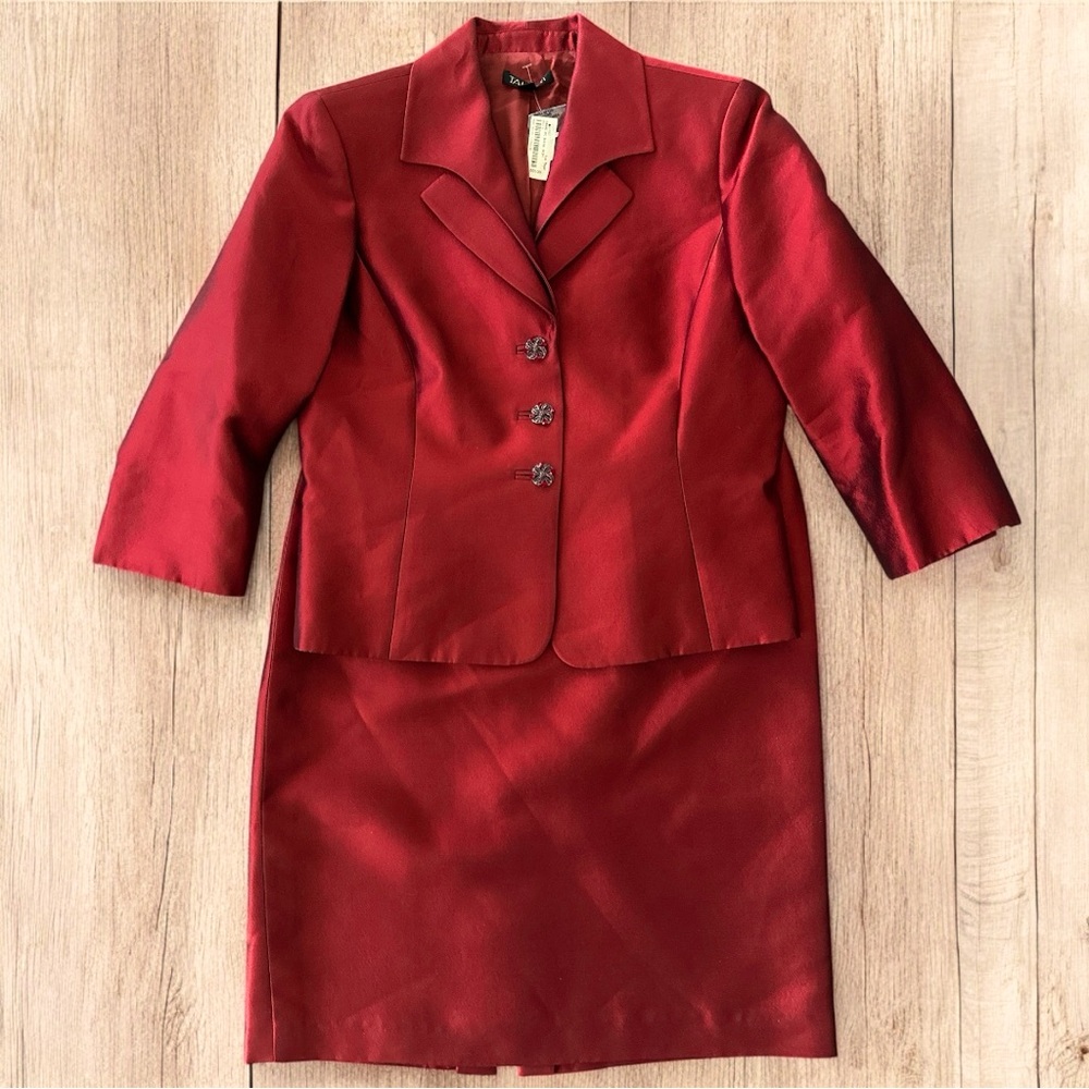 TAHARI Silk/WL Red Size 14 Blazer/skirt matching 2 piece set New W/ Tags Classy
